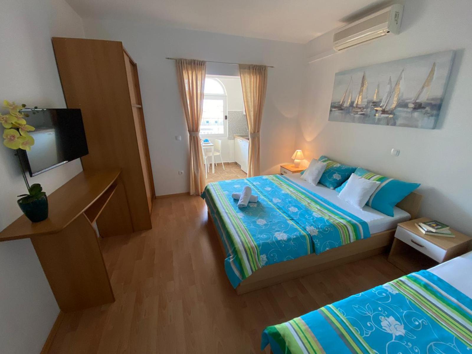 Apartments Kovac Makarska Oda fotoğraf