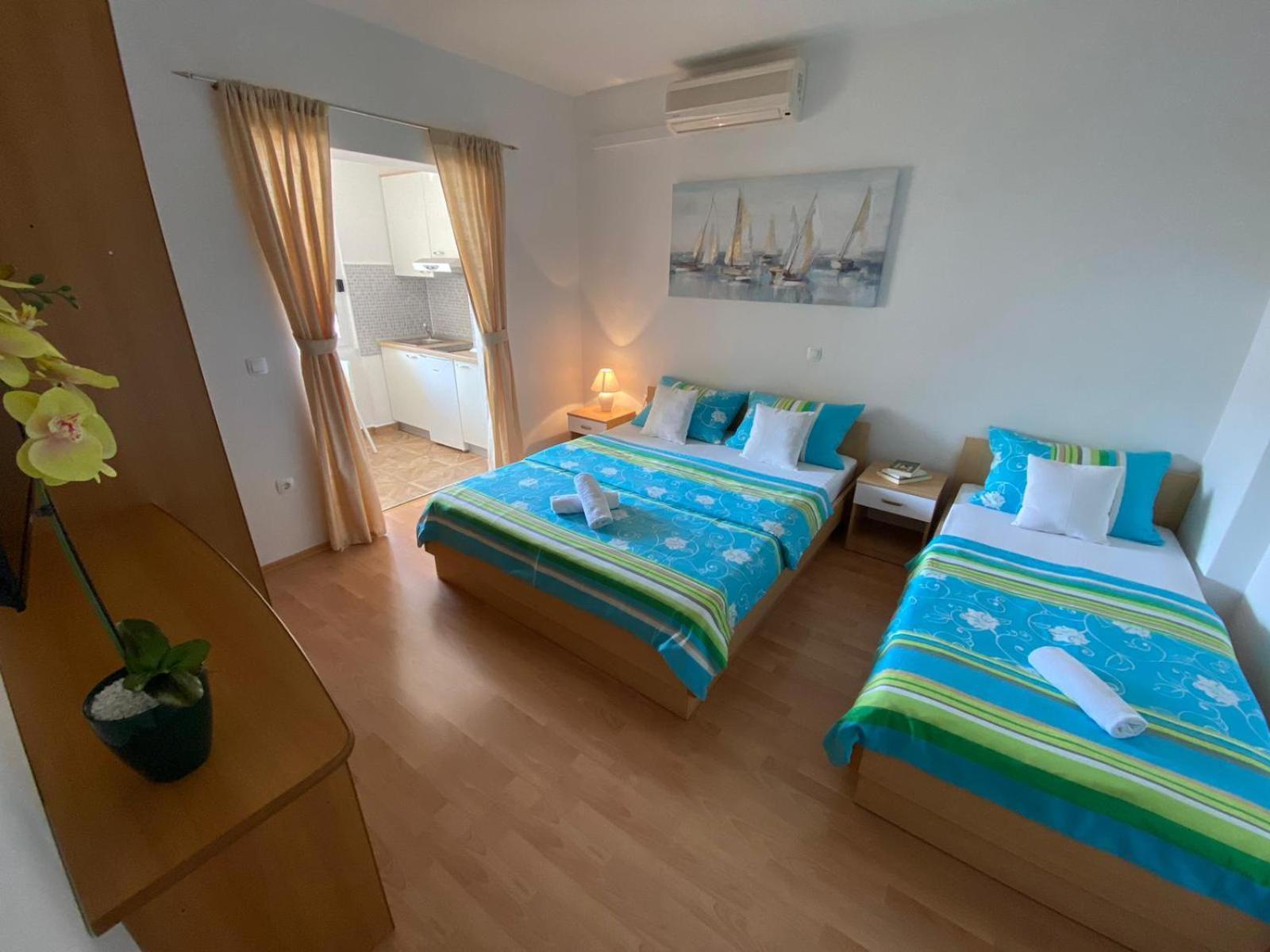 Apartments Kovac Makarska Oda fotoğraf