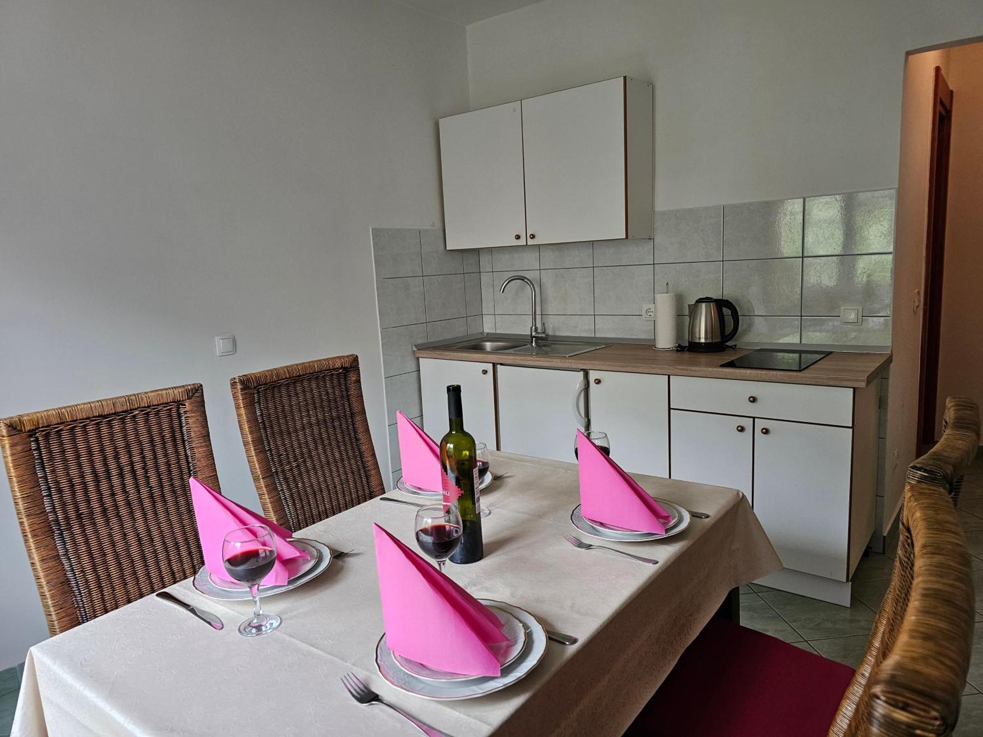 Apartments Kovac Makarska Oda fotoğraf