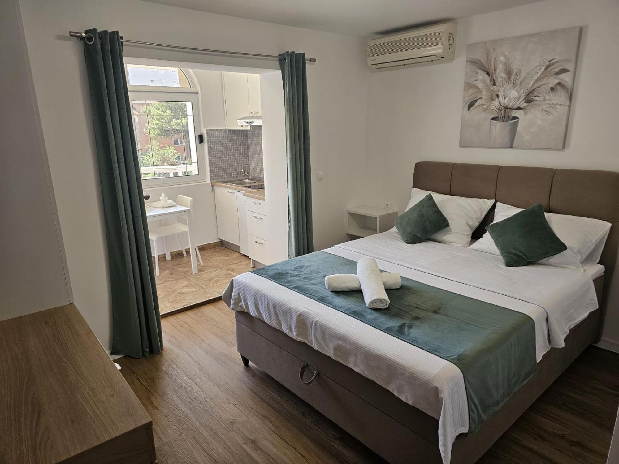 Apartments Kovac Makarska Oda fotoğraf